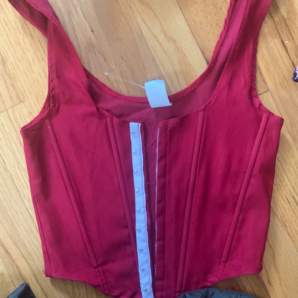Top red like new